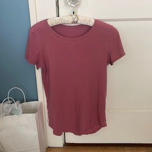 Lululemon all yours short sleeve t shirt in cherry tint size 4 EUC no flaws